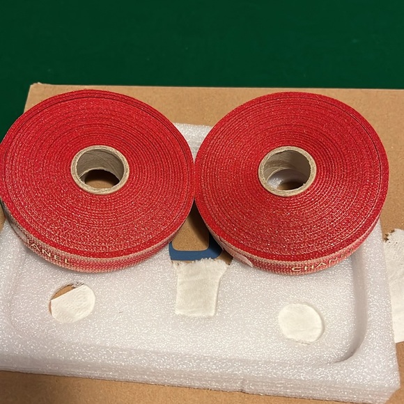 Chanel Holiday ribbon set.
2 Oriol and Fontanel.
Each is 20 m - Picture 3 of 10